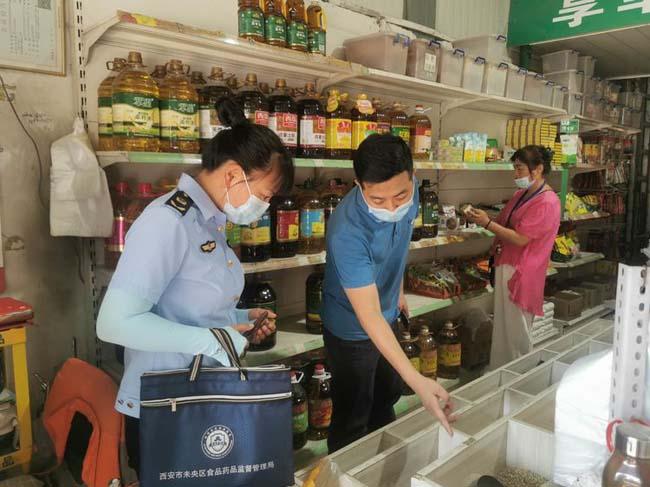 西安市市場監督管理局農產品處督導檢查未央區食品安全監管工作與食品經營現狀